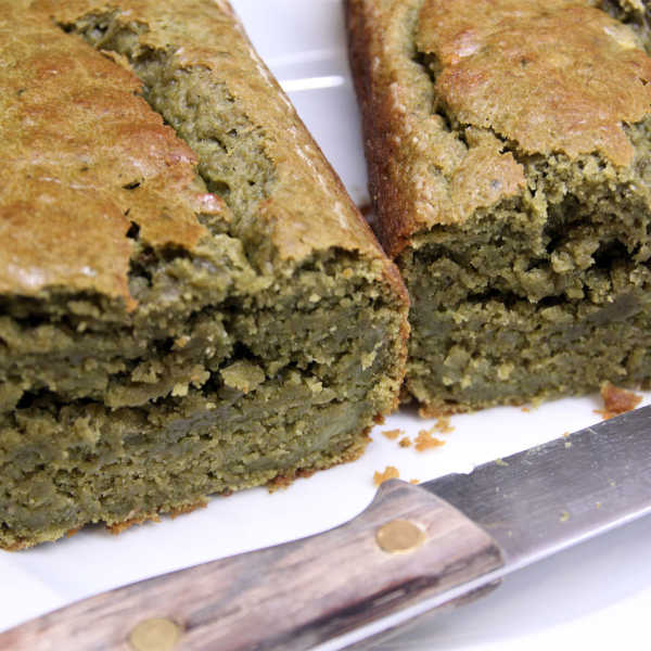 Aufgeschnittes Matcha Bananenbrot