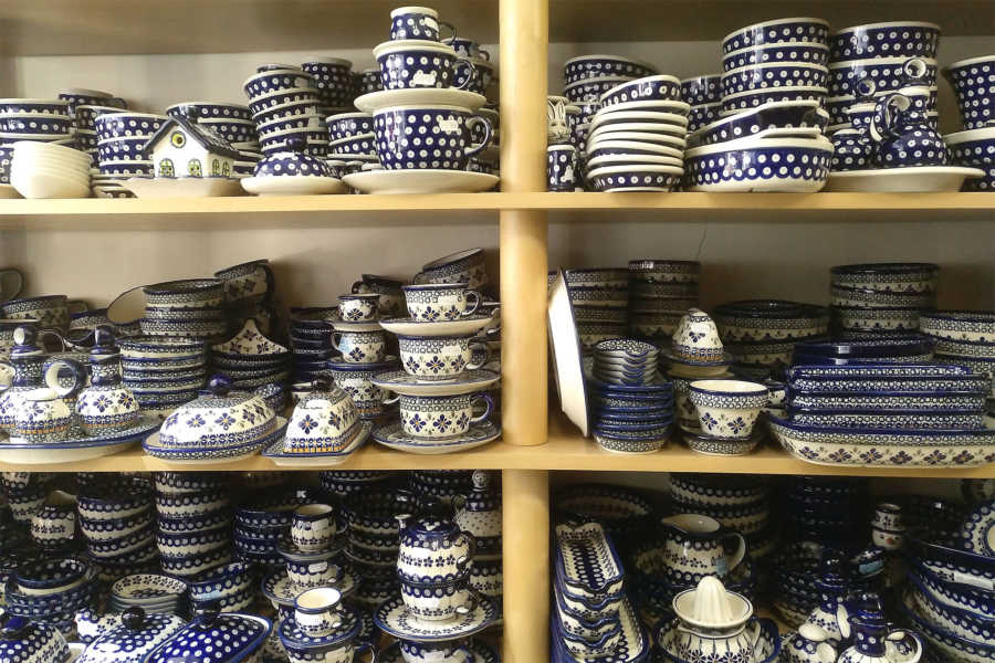 Klassiches Muster von polnischer handgemachter Keramik