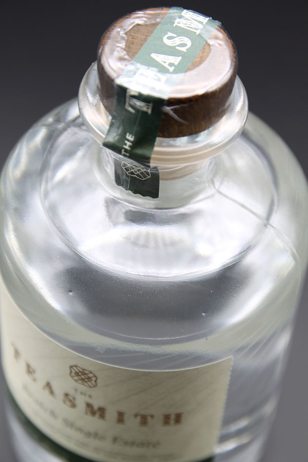 Detail der Gin Flasche von Teasmith