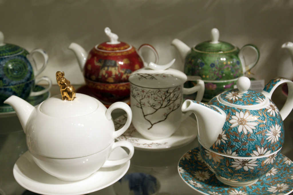 Teekannen mit schönen Mustern
